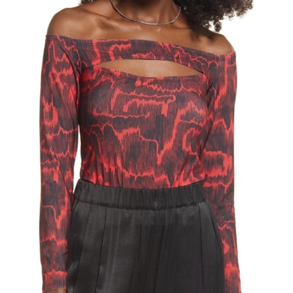 NWT - OPEN EDIT Off The Shoulder Cutout Top in Red Bloom - Size XS - Picture 10 of 10